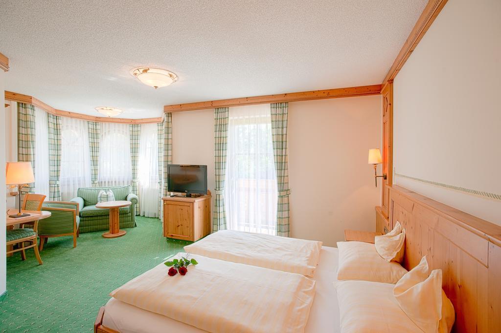 ヴァルス ランドハウス　グリューナウ Bed & Breakfast エクステリア 写真