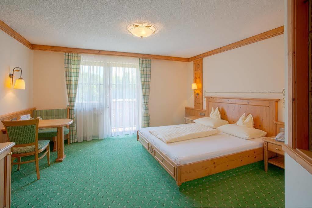 ヴァルス ランドハウス　グリューナウ Bed & Breakfast エクステリア 写真